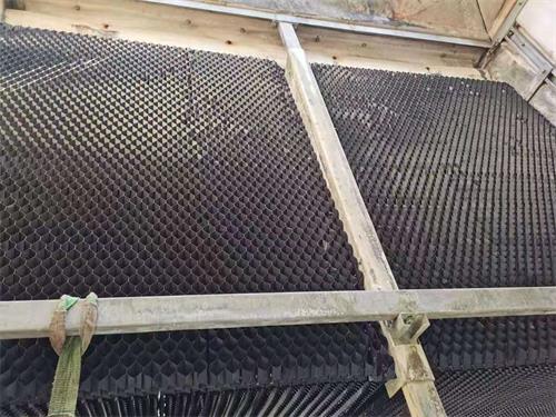 深圳招商銀行研發(fā)中心冷卻塔填料更換、底盤漏水補(bǔ)漏