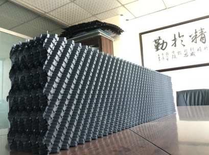 薄如紙的PVC填料居然能站65KG重量的人！